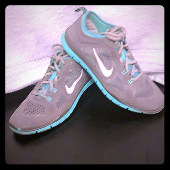 Nike Shoes - NIKE Women's Gray & Teal Genly loved Shoes. Size 8